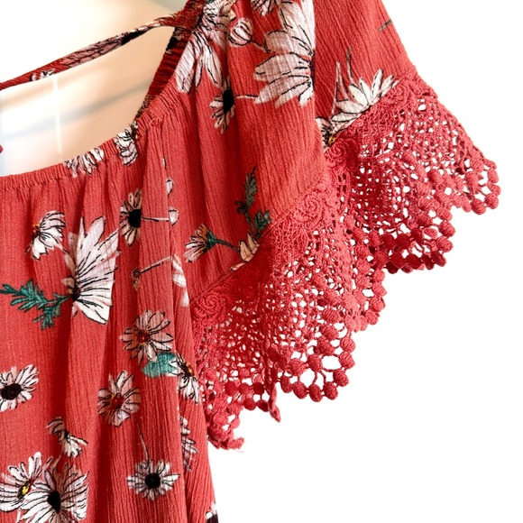 Maurices women’s Large Coral Floral Blouse with Crochet Sleeves and Tie Back - Picture 2 of 9